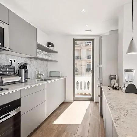 Ref 2081 - Croisette - Sea View For Rent Appartement *